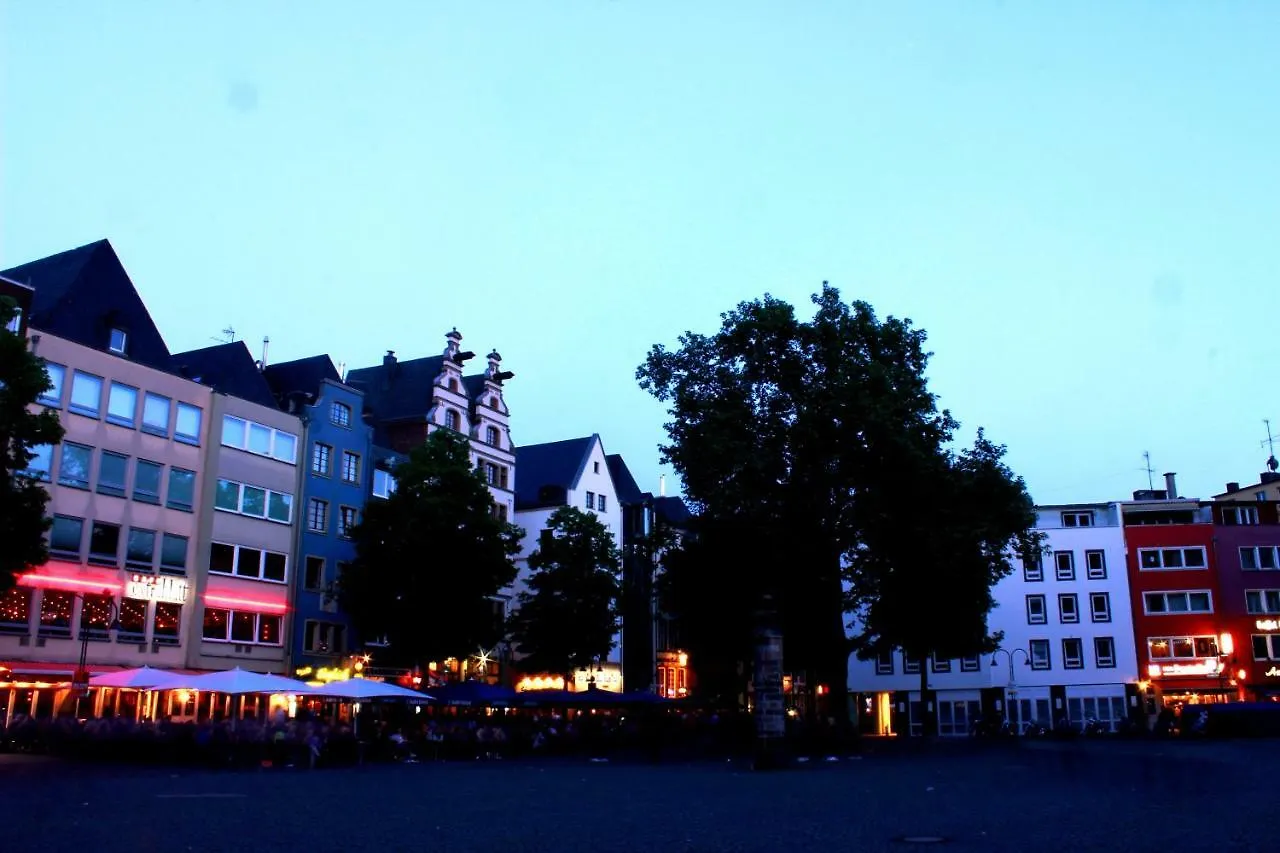 Koncept Hotel Zum Kostbaren Blut Cologne Germany